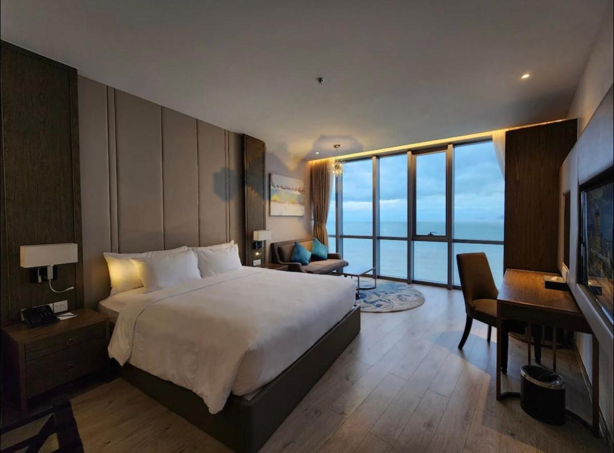 Panorama Oceanfront Suite Nha Trang Exterior photo