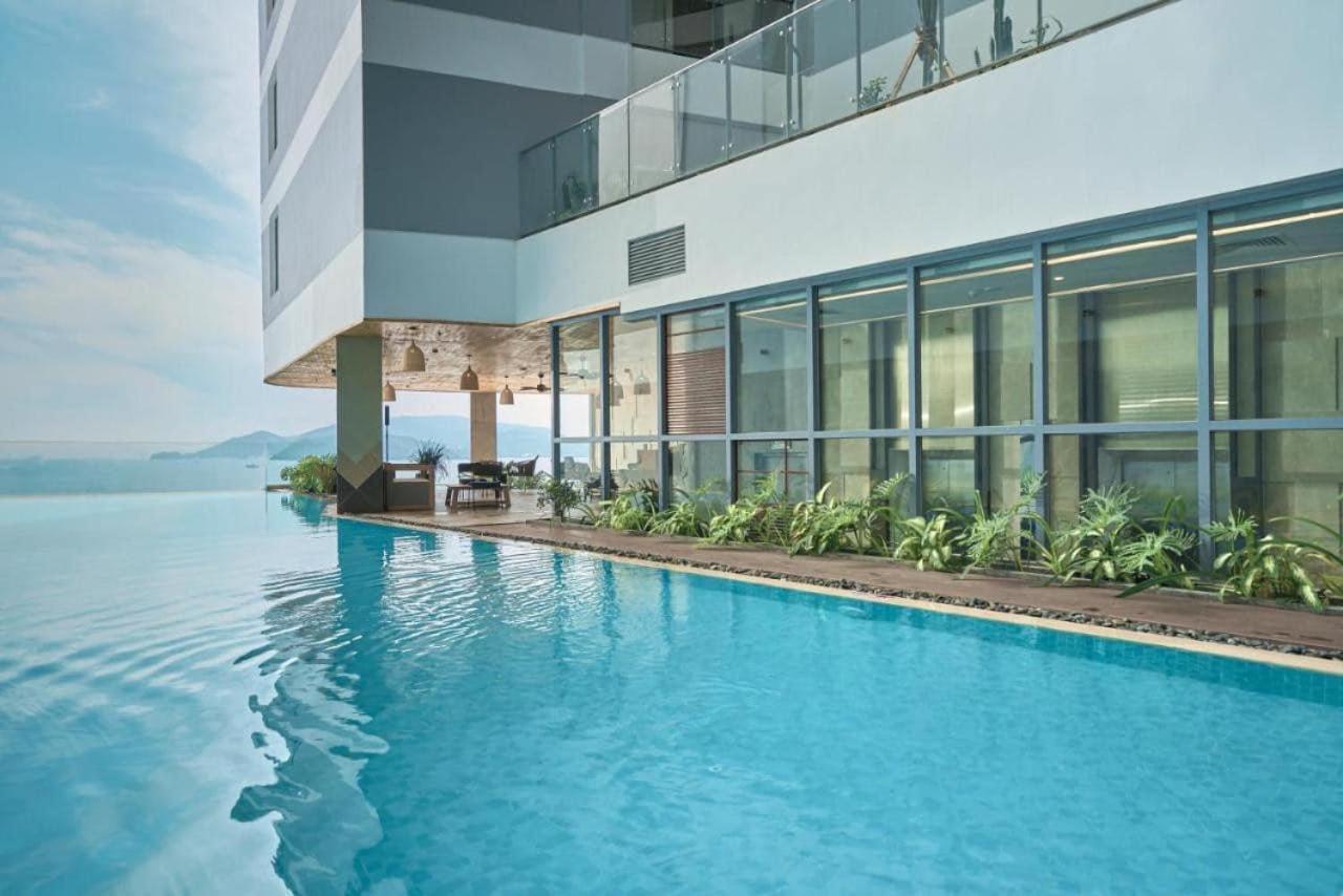 Panorama Oceanfront Suite Nha Trang Exterior photo