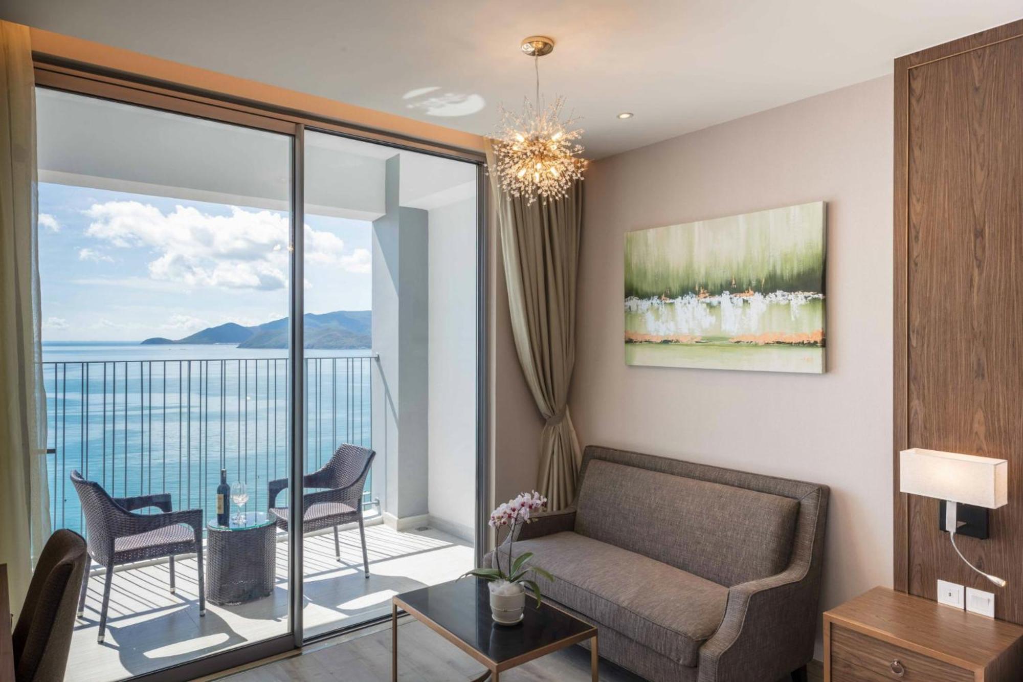 Panorama Oceanfront Suite Nha Trang Exterior photo