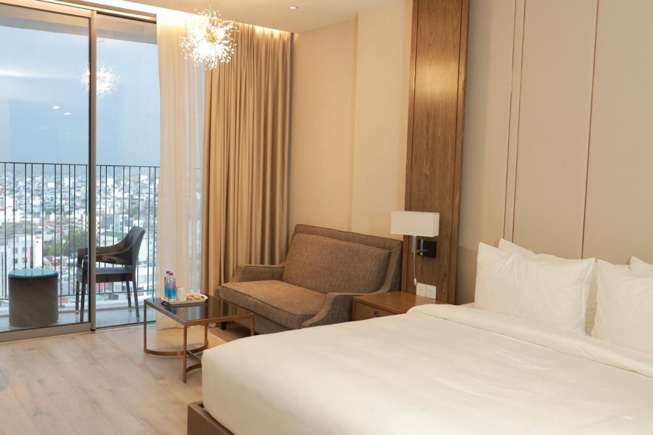 Panorama Oceanfront Suite Nha Trang Exterior photo