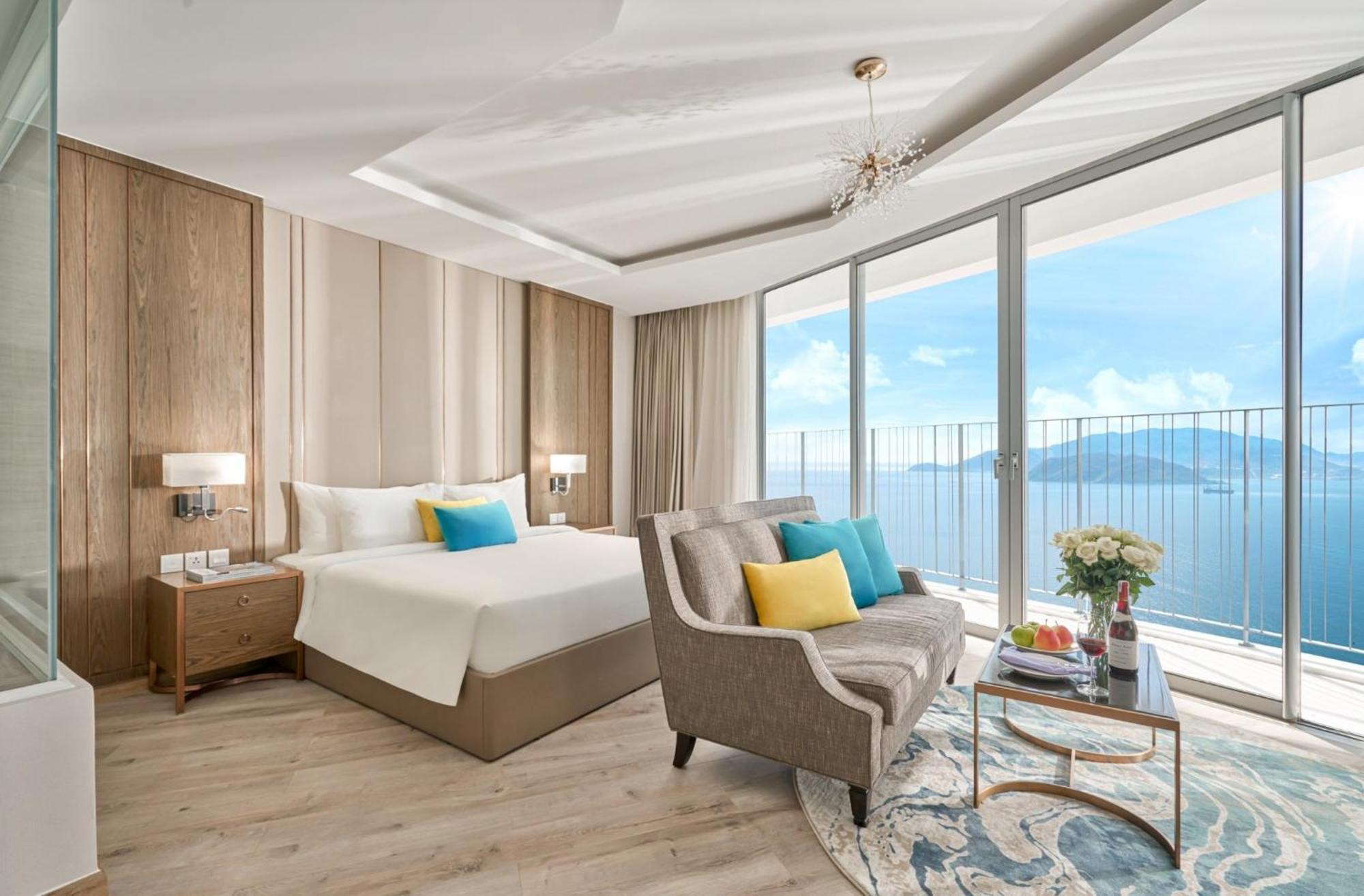Panorama Oceanfront Suite Nha Trang Exterior photo