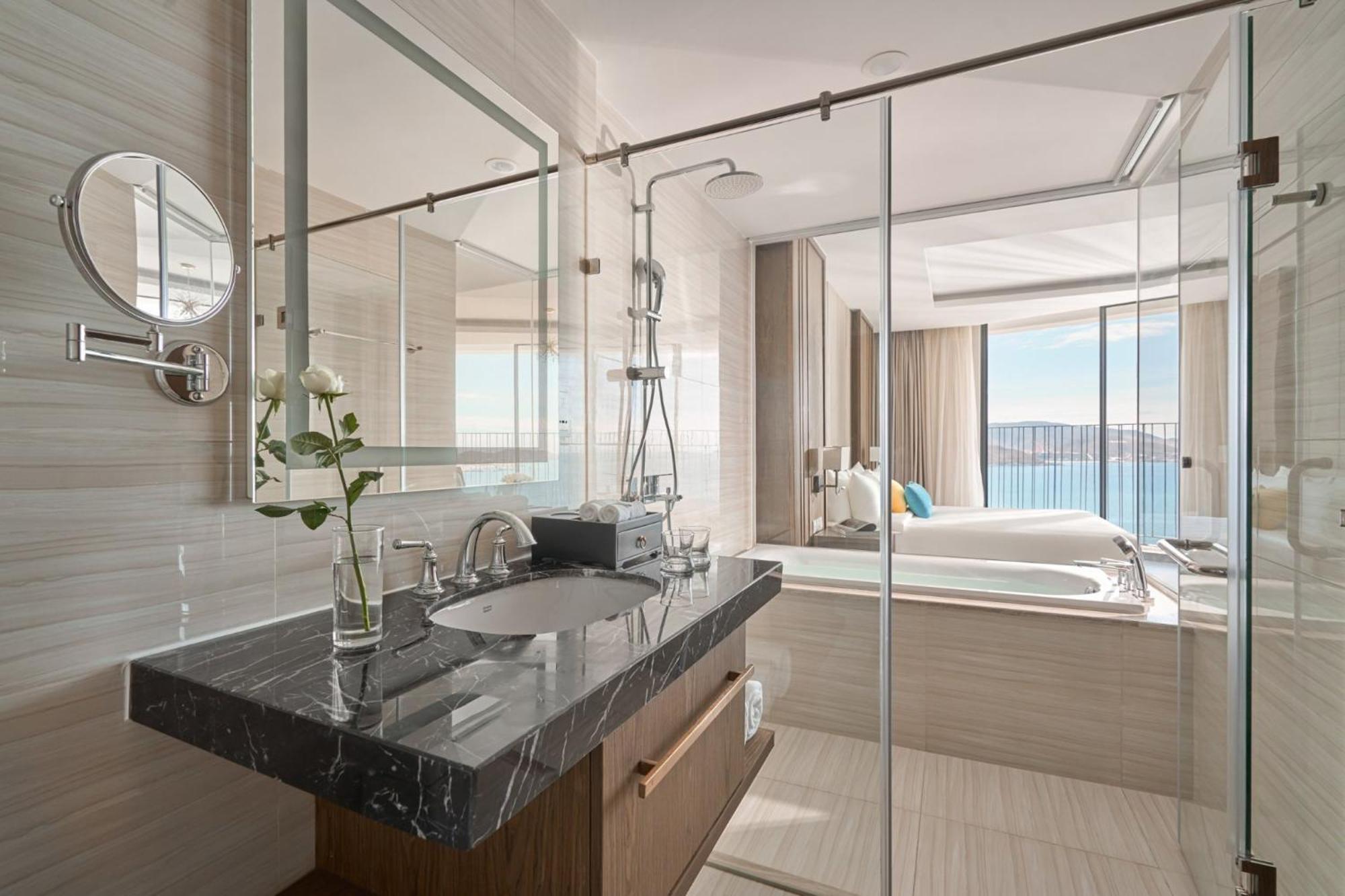 Panorama Oceanfront Suite Nha Trang Exterior photo