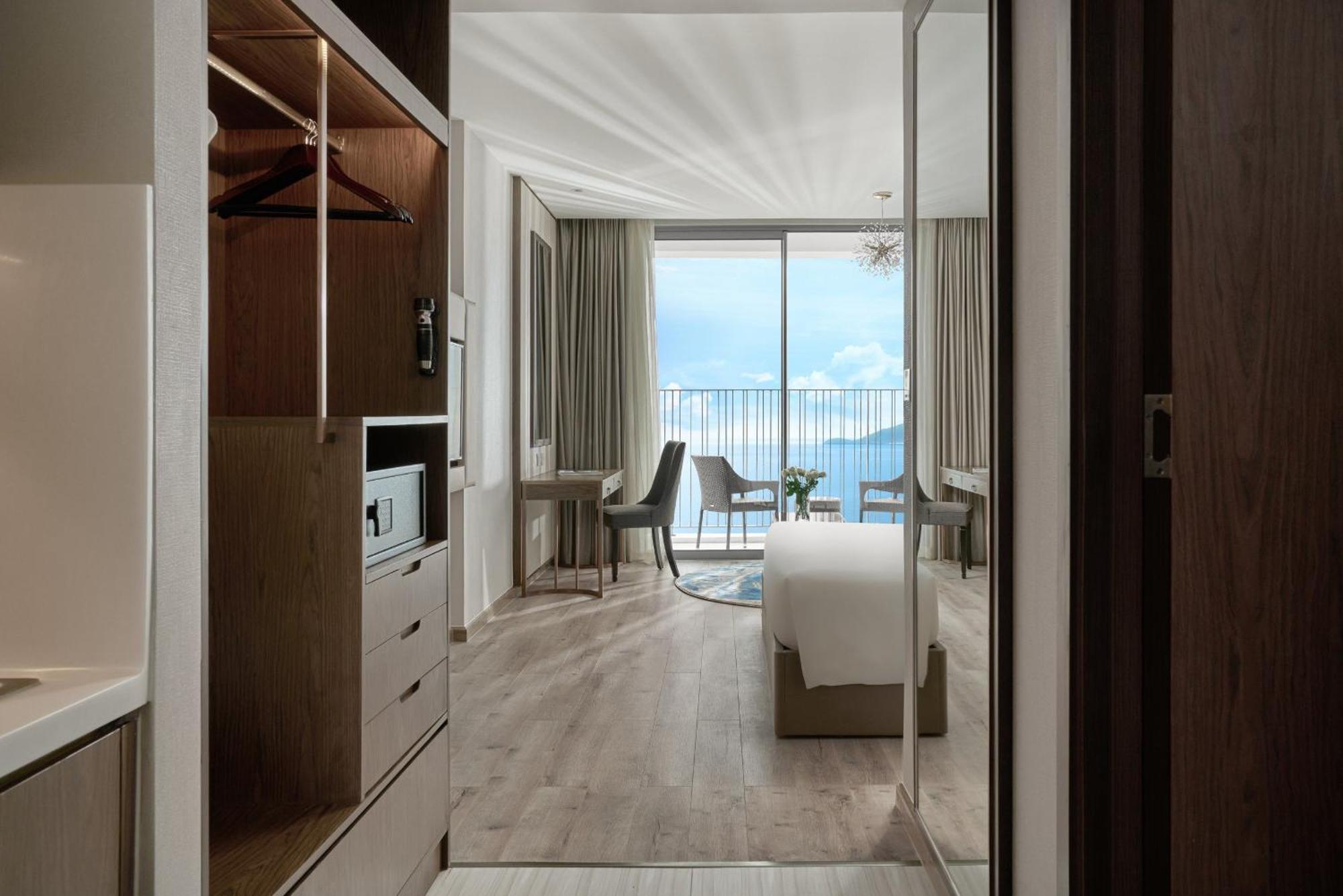 Panorama Oceanfront Suite Nha Trang Exterior photo